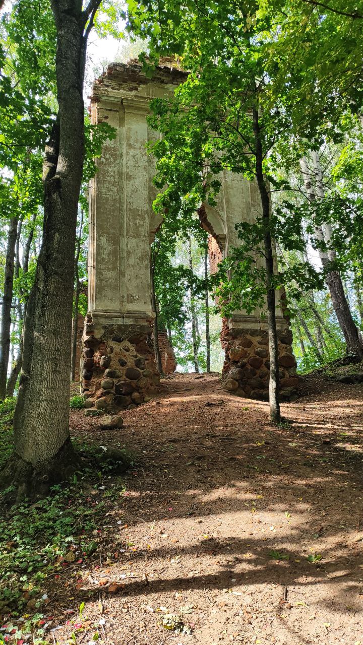 Руины дворца