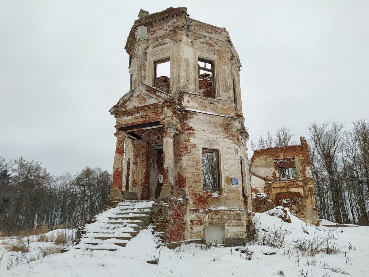 Руины усадьбы Святских Старая Белица