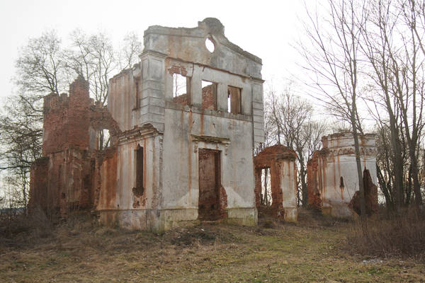 Руины дворца Наркевичей-Иодко