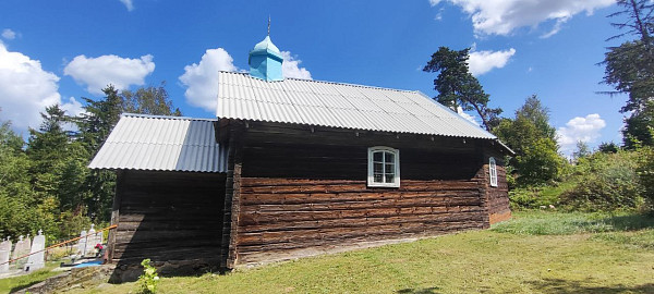 Церковь на кладбище