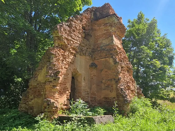 Руины усыпальницы
