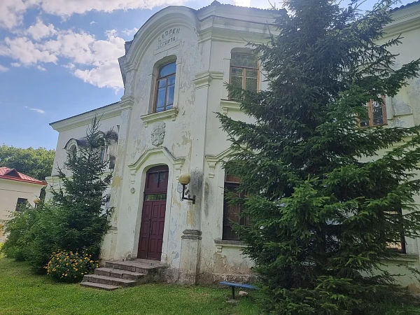 Флигель