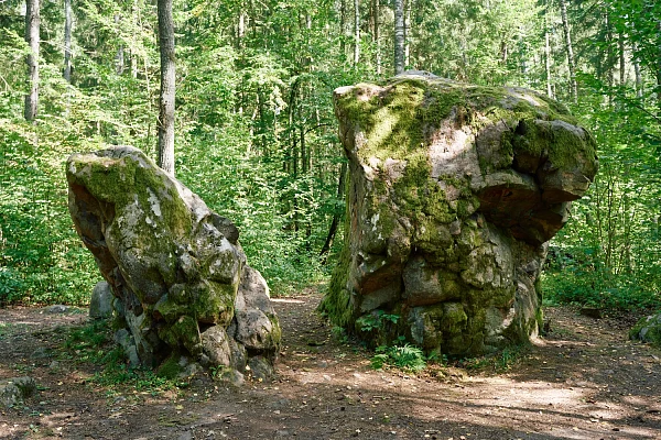 Валун Расколотый камень