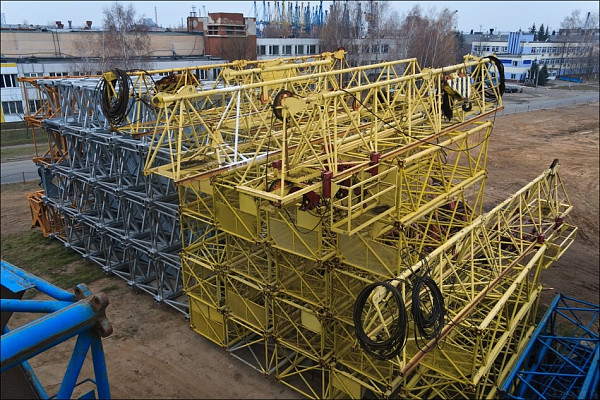 Кладбище башенных кранов