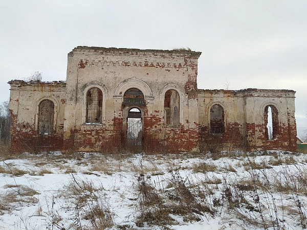 Руины церкви