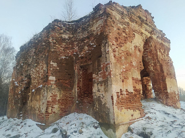 Руины церкви