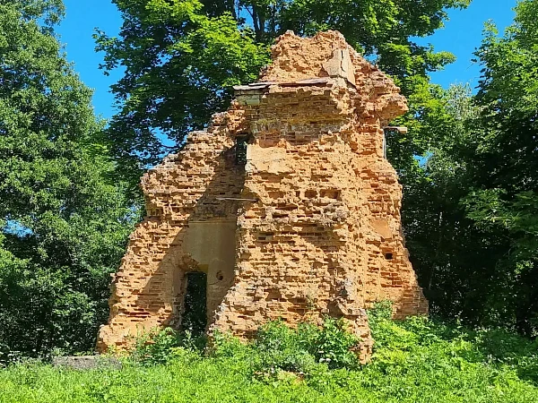 Руины усыпальницы