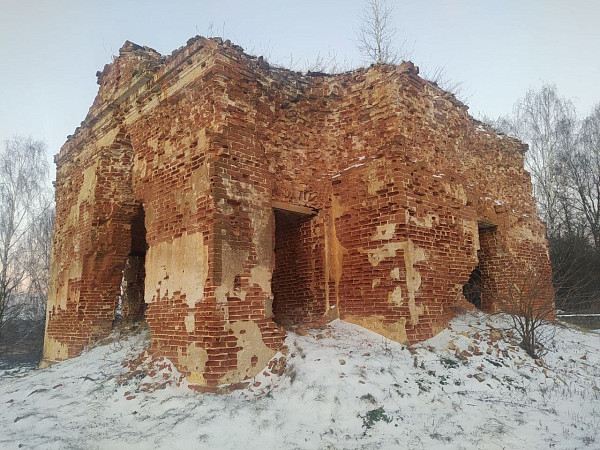 Руины церкви