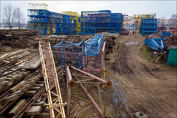 Кладбище башенных кранов