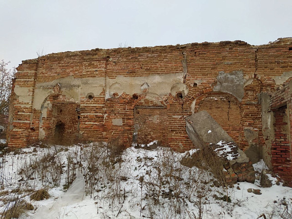 Руины церкви