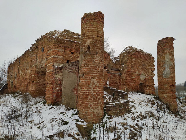 Руины церкви