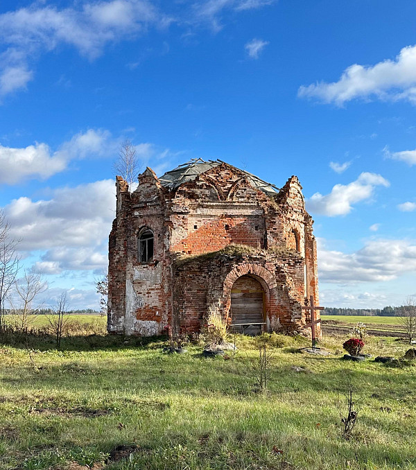 Руины церкви