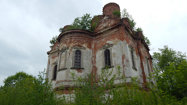 Руины церкви