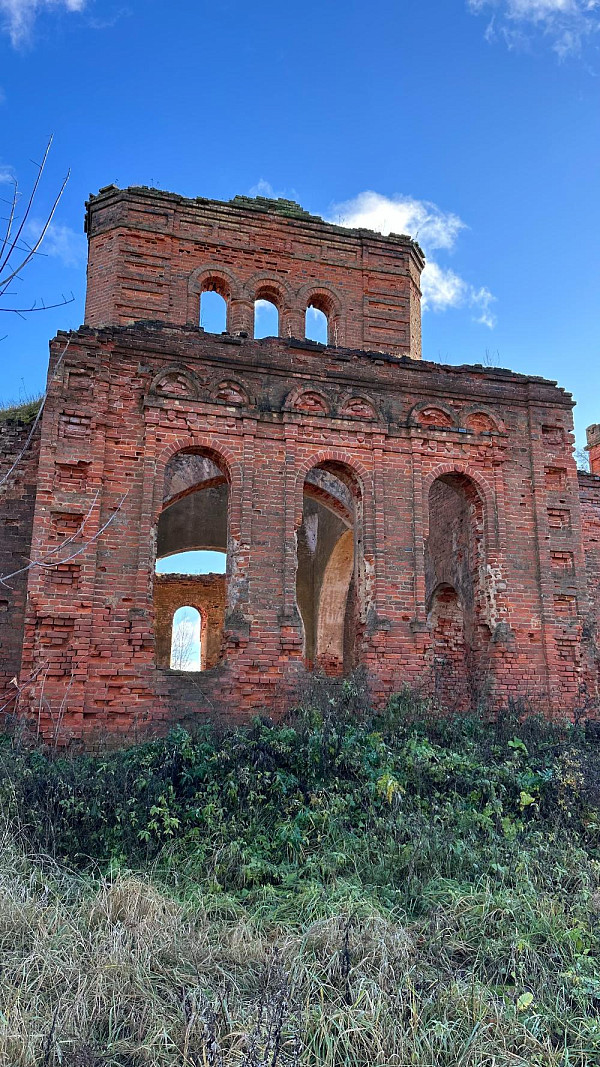 Руины церкви